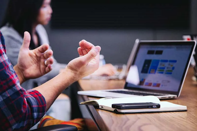 employee working in a learning management system