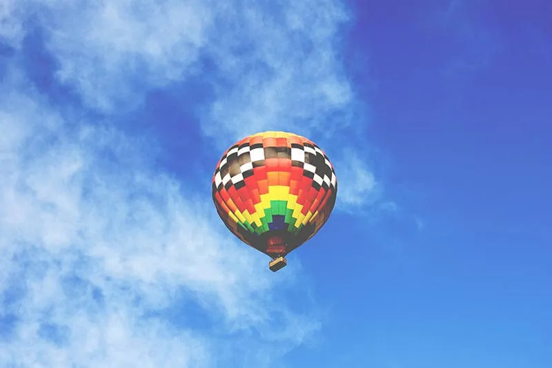 a hot air balloon become airborne