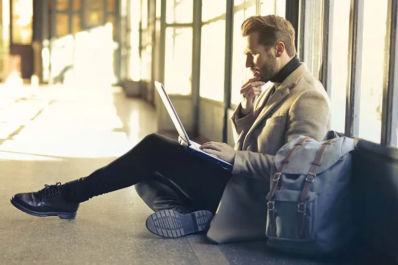 customer support executive with his laptop